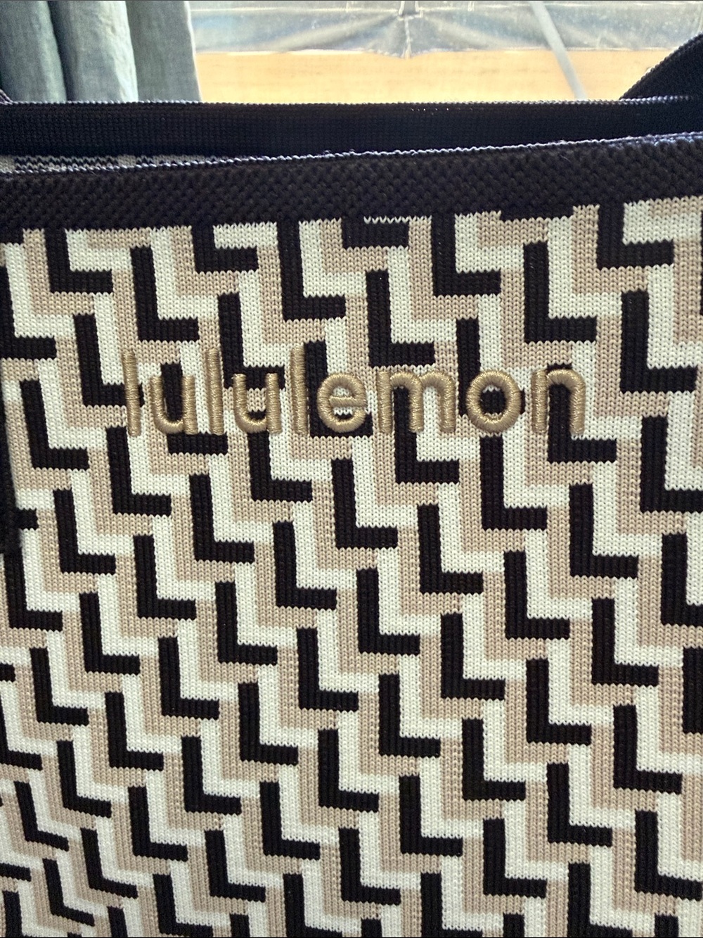 lululemon athletica Black & White Geometric Tote with Removable Pouch - Picture 4 of 7